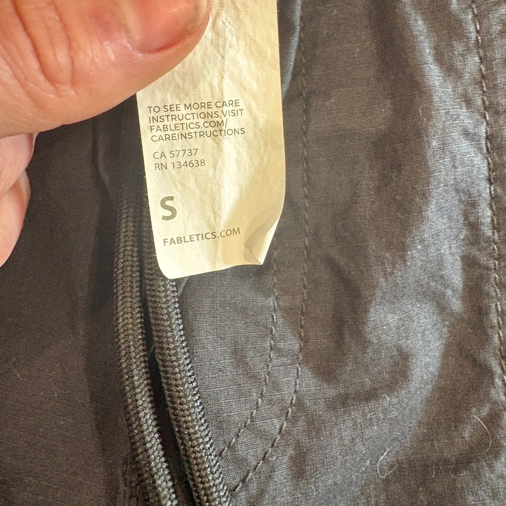 Fabletics The Heights Pant Men’s Size Small Black Athletic Pants EUC Joggers - Picture 11 of 14